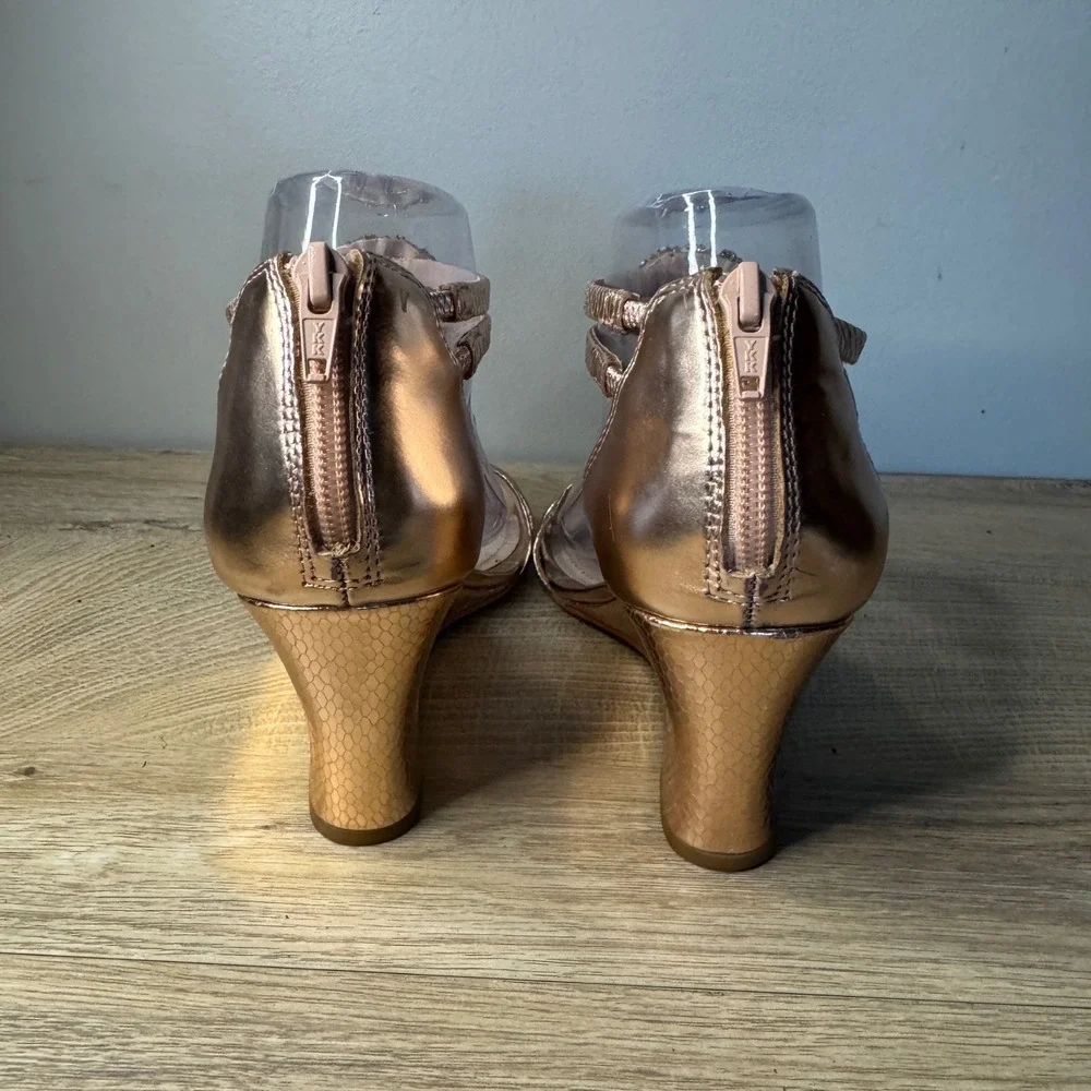 Vince Camuto 8W Rose Gold‎ Wedge Sandals Crystal Rhinestone Embellished Glam